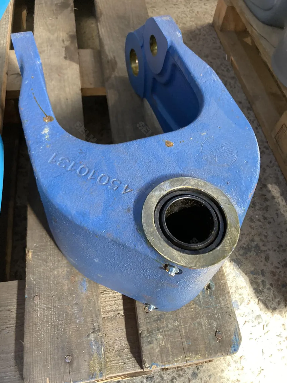 Вилка поворотна лита D45*180*350 + 2 втулки 31710271+2 прес масльонки LEMKEN